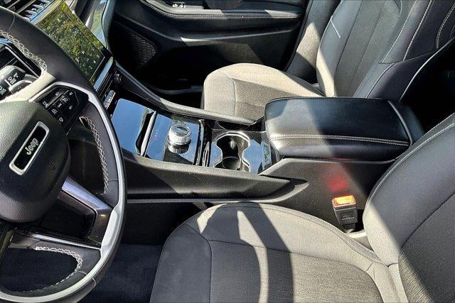 2023 Jeep Grand Cherokee L Laredo 4x4