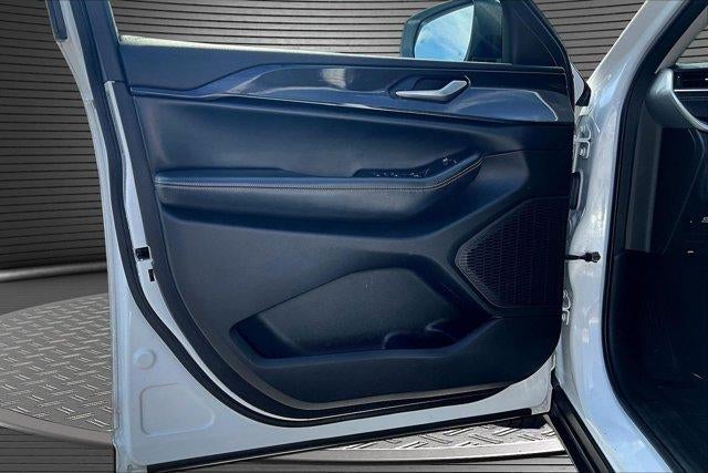2023 Jeep Grand Cherokee L Laredo 4x4