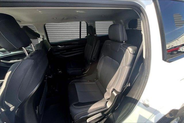 2023 Jeep Grand Cherokee L Laredo 4x4