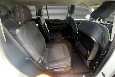 2023 Jeep Grand Cherokee L Laredo 4x4