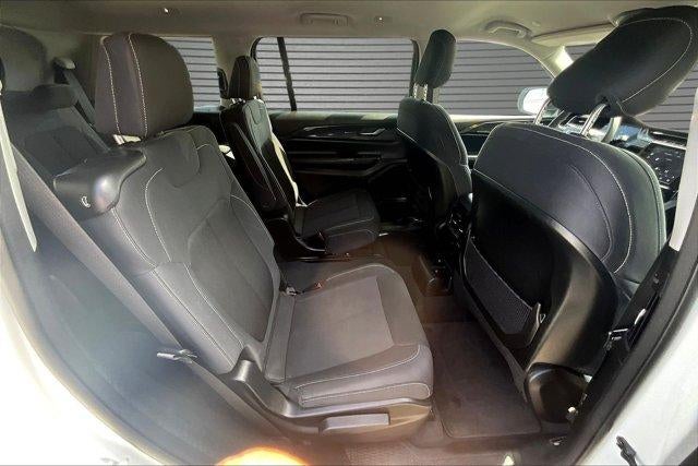 2023 Jeep Grand Cherokee L Laredo 4x4