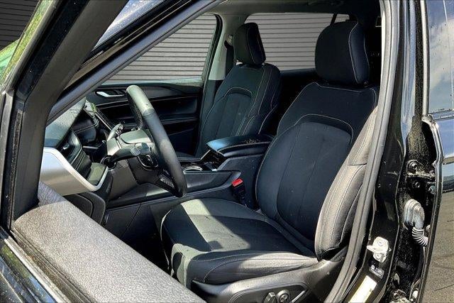 2023 Jeep Grand Cherokee L Laredo 4x4