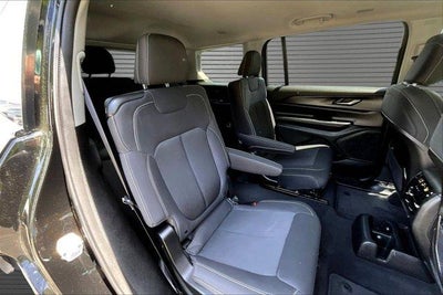 2023 Jeep Grand Cherokee L Laredo 4x4