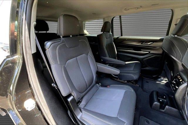 2023 Jeep Grand Cherokee L Laredo 4x4