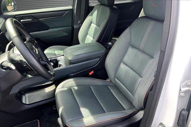 2024 GMC Acadia AT4
