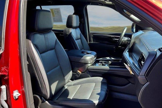 2025 Chevrolet Suburban RST